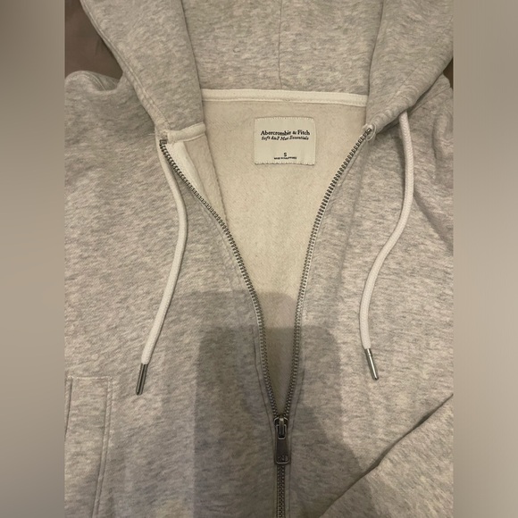 Abercrombie & Fitch heathered grey cropped zip hoodie - Picture 6 of 7